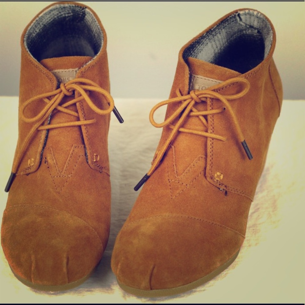Toms Desert Suede Wedges